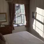 Arundel House 4*