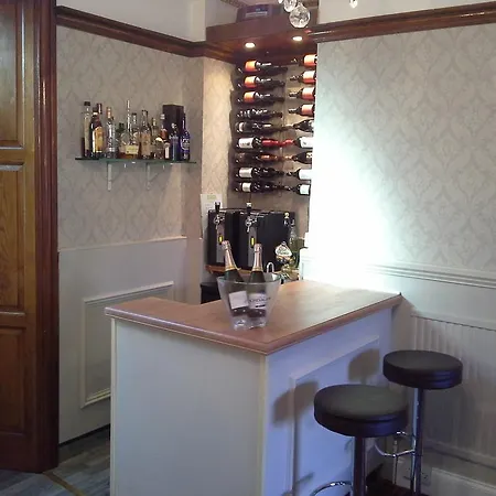 Nocleg ze śniadaniem Arundel House 4*