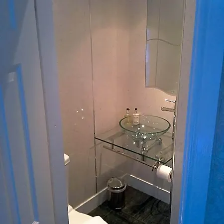 Arundel House 4*