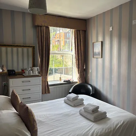 Arundel House 4*