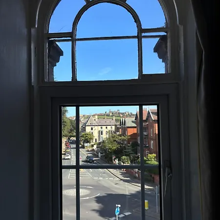 Arundel House 4*