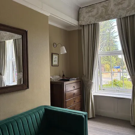 Arundel House 4*