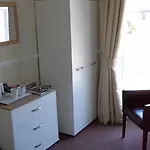 Arundel House 4*