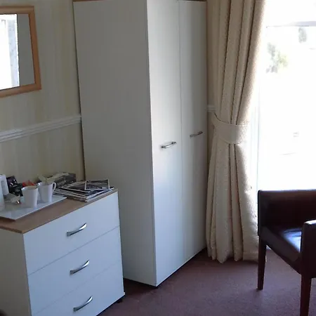 Arundel House 3*