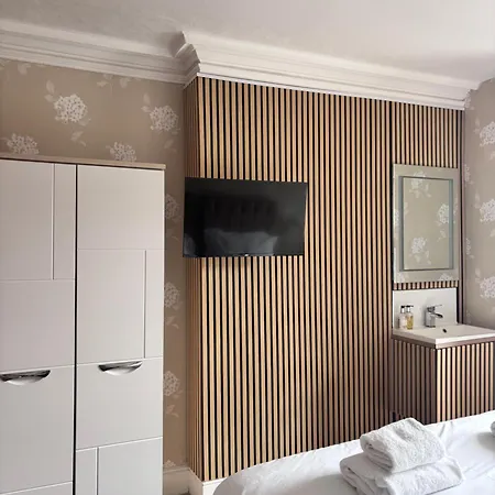 Arundel House 휫비