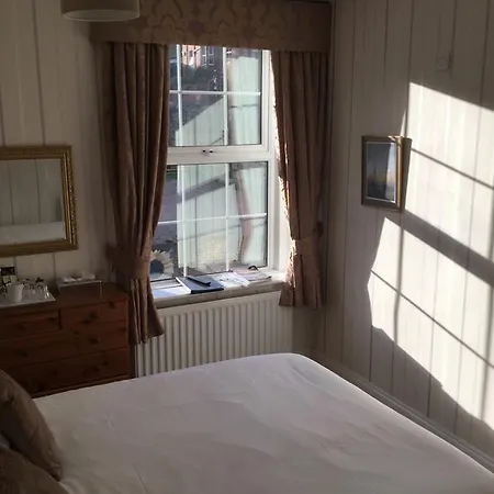 Arundel House 4*