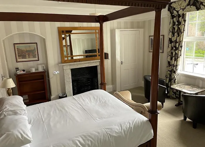 B&B Arundel House 휫비