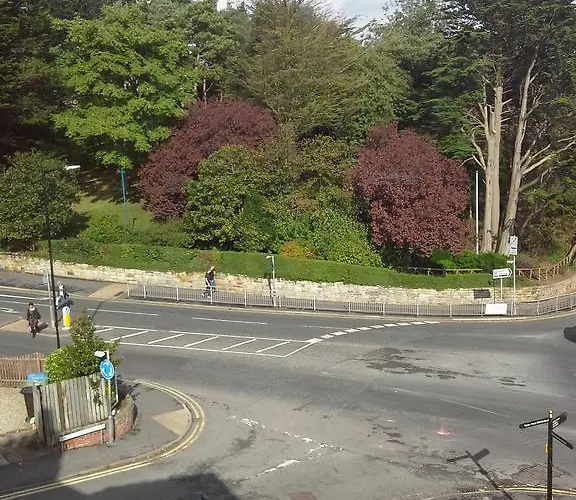 Arundel House 4* 휫비